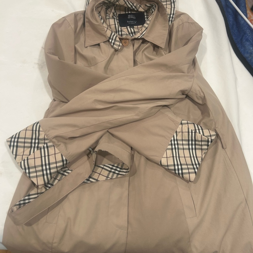 Burberry Tan Trench Coat with Check Lining - Picture 4 of 9